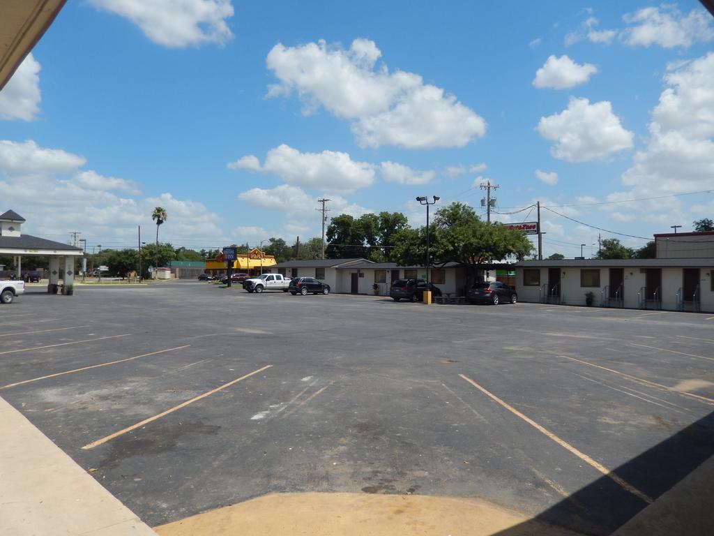 Executive Inn Pearsall 외부 사진