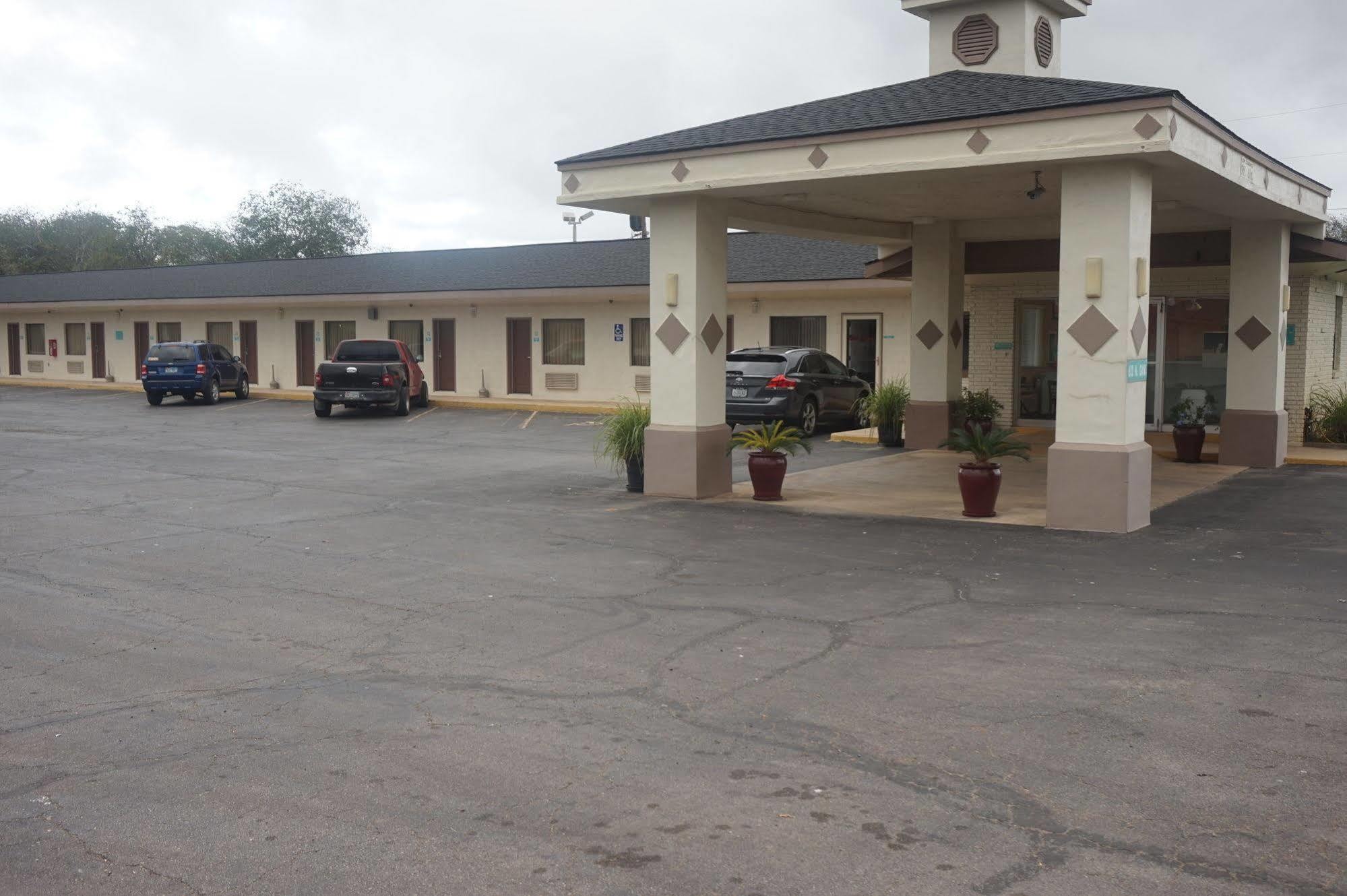 Executive Inn Pearsall 외부 사진