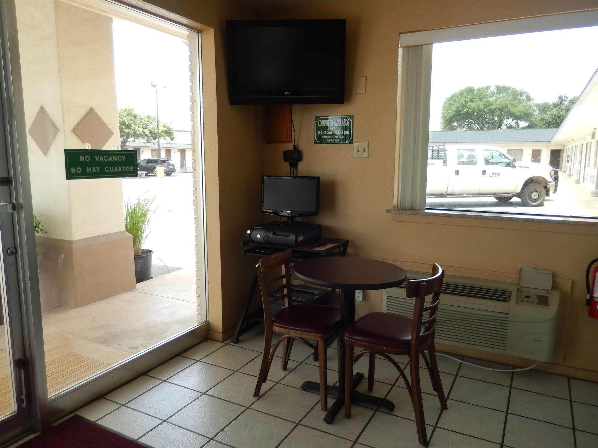 Executive Inn Pearsall 외부 사진