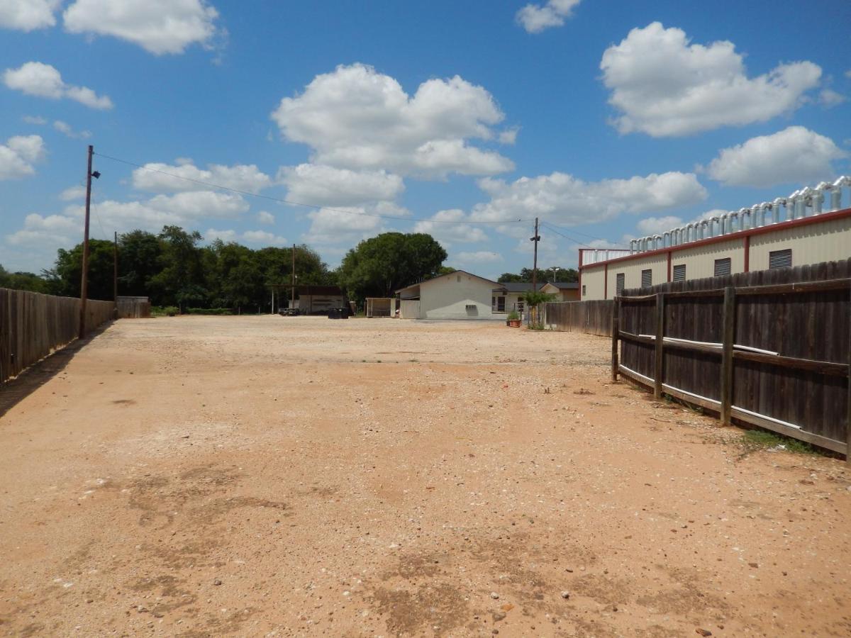 Executive Inn Pearsall 외부 사진